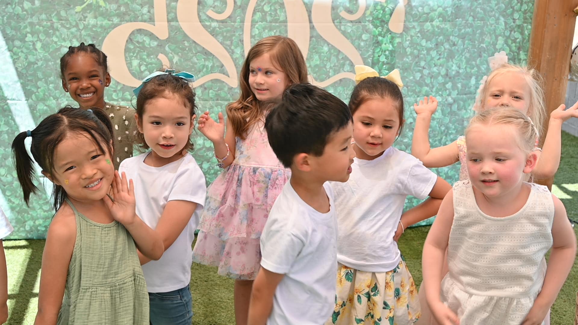 Montessori kindergarten students in Ahwatukee classroom
